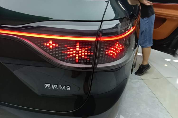 Used Hima AITO M9 2024 Range-Extended Ultra Version 42 kWh 6-Seater Model Right Rear Taillight