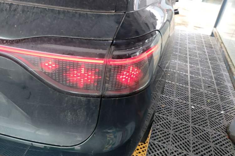 Used Hima AITO M9 2024 Range-Extended Ultra Version 52 kWh 6-Seater Model Right Rear Taillight