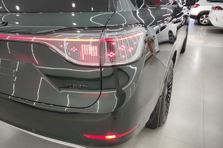 Used Hima AITO M9 2024 Range-Extended Ultra Version 52 kWh 6-Seater Model Right Rear Taillight