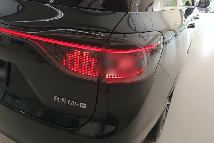 Used Hima AITO M9 2024 All-Electric Ultra Version 100 kWh 6-Seater Model Right Rear Taillight