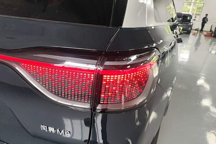 Used Hima AITO M9 2024 Range-Extended Ultra Version 42 kWh 6-Seater Model Right Rear Taillight