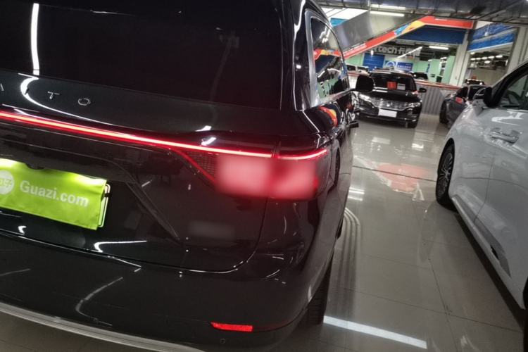 Used Hima AITO M9 2024 Range-Extended Ultra Version 52 kWh 5-Seater Model Right Rear Taillight
