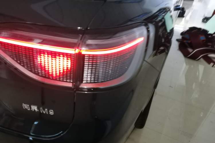 Used Hima AITO M9 2024 Range-Extended Max Edition 42 kWh 6-Seater Version Right Rear Taillight
