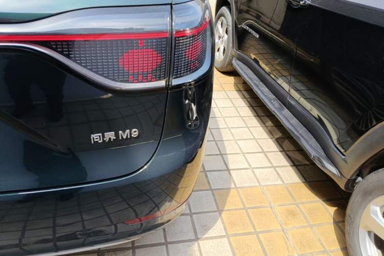 Used Hima AITO M9 2024 Range-Extended Ultra Version 42 kWh 6-Seater Model Right Rear Taillight
