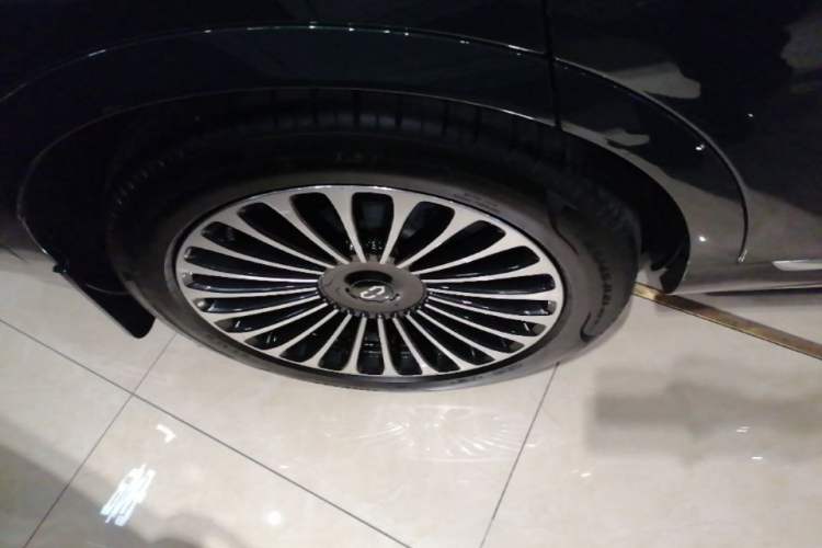 Used Hima AITO M9 2024 Range-Extended Ultra Version 42 kWh 6-Seater Model Right Rear Wheel Hub