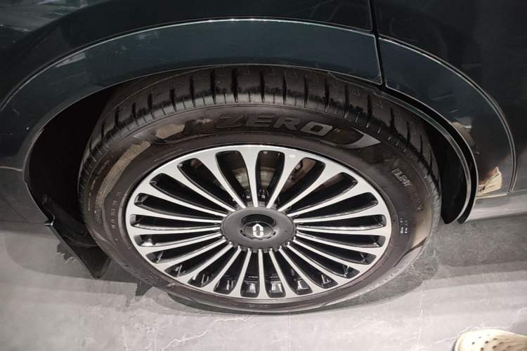 Used Hima AITO M9 2024 Range-Extended Ultra Version 42 kWh 6-Seater Model Right Rear Wheel Hub