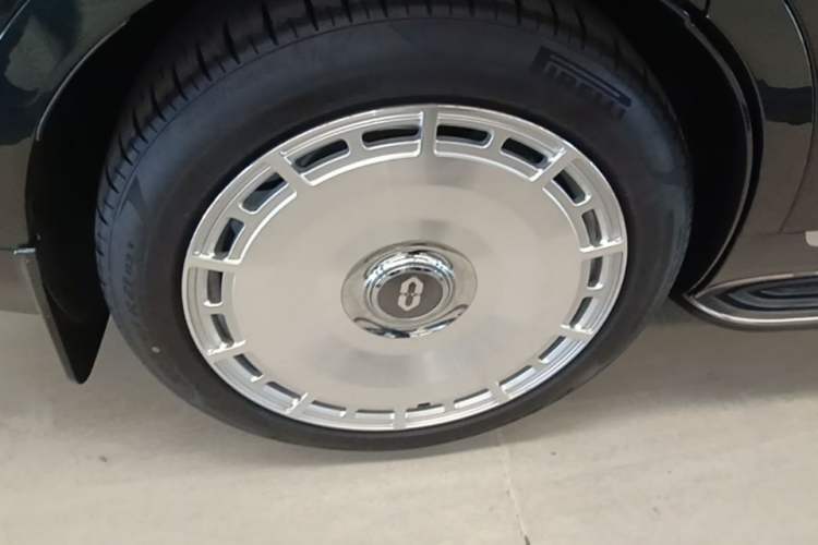 Used Hima AITO M9 2024 All-Electric Max Version 100 kWh 6-Seater Right Rear Wheel Hub