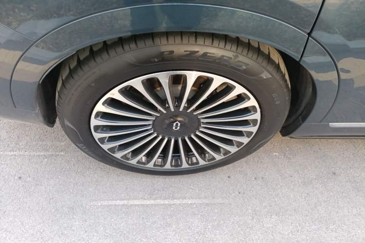 Used Hima AITO M9 2024 Range-Extended Ultra Version 52 kWh 5-Seater Model Right Rear Wheel Hub