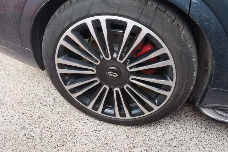 Used Hima AITO M9 2024 All-Electric Ultra Version 100 kWh 6-Seater Model Right Rear Wheel Hub