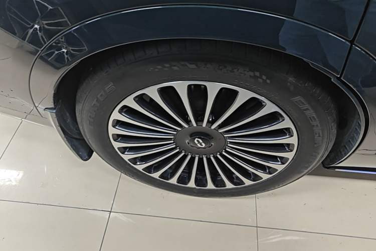 Used Hima AITO M9 2024 Range-Extended Ultra Version 42 kWh 6-Seater Model Right Rear Wheel Hub