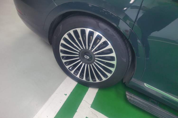 Used Hima AITO M9 2024 Range-Extended Ultra Version 52 kWh 5-Seater Model Right Rear Wheel Hub