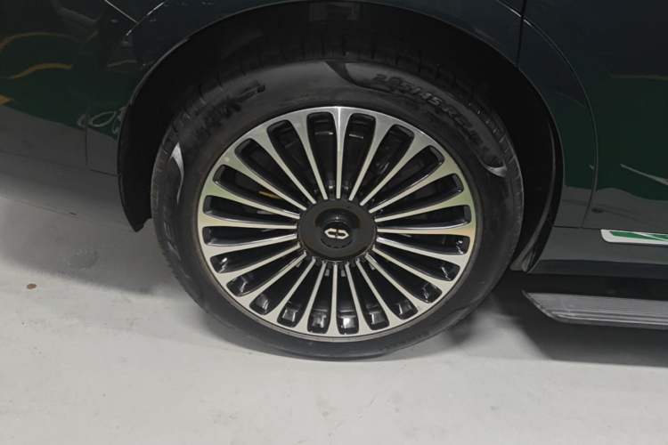 Used Hima AITO M9 2024 Range-Extended Ultra Version 42 kWh 6-Seater Model Right Rear Wheel Hub