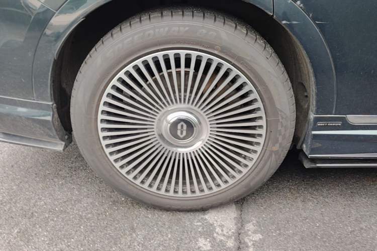 Used Hima AITO M9 2024 Range-Extended Ultra Version 42 kWh 6-Seater Model Right Rear Wheel Hub