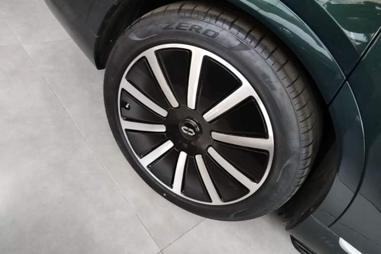 Used Hima AITO M9 2024 Range-Extended Max Edition 42 kWh 5-Seater Version Right Rear Wheel Hub