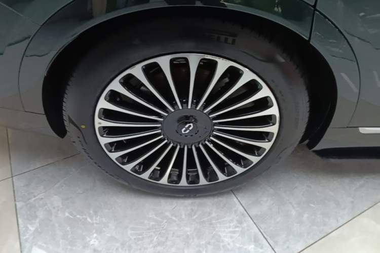 Used Hima AITO M9 2024 Range-Extended Ultra Version 42 kWh 6-Seater Model Right Rear Wheel Hub