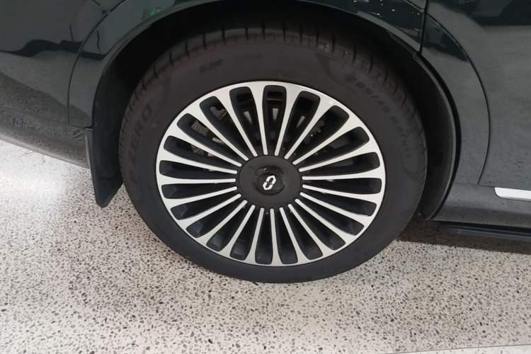 Used Hima AITO M9 2024 Range-Extended Ultra Version 52 kWh 6-Seater Model Right Rear Wheel Hub
