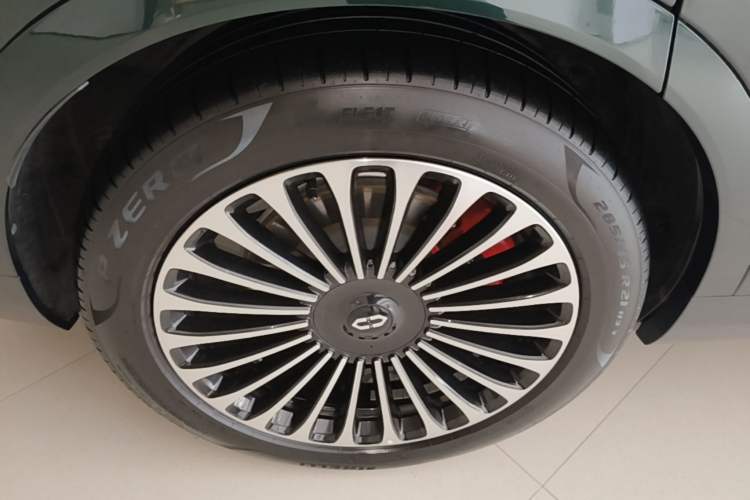 Used Hima AITO M9 2024 All-Electric Ultra Version 100 kWh 6-Seater Model Right Rear Wheel Hub