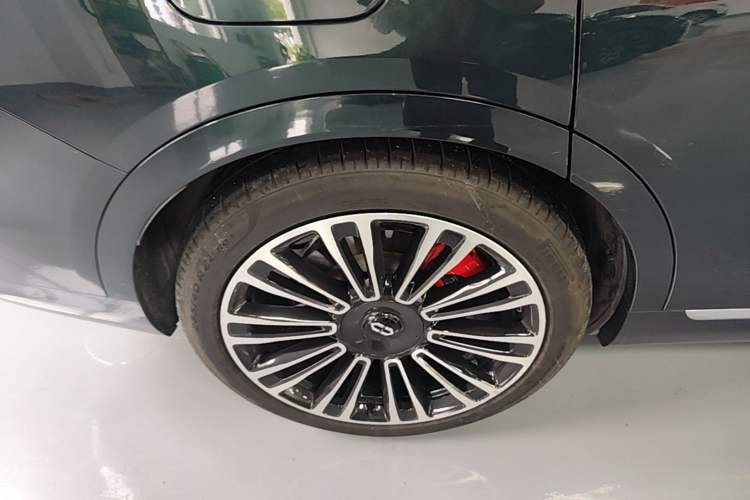 Used Hima AITO M9 2024 Range-Extended Ultra Version 42 kWh 6-Seater Model Right Rear Wheel Hub