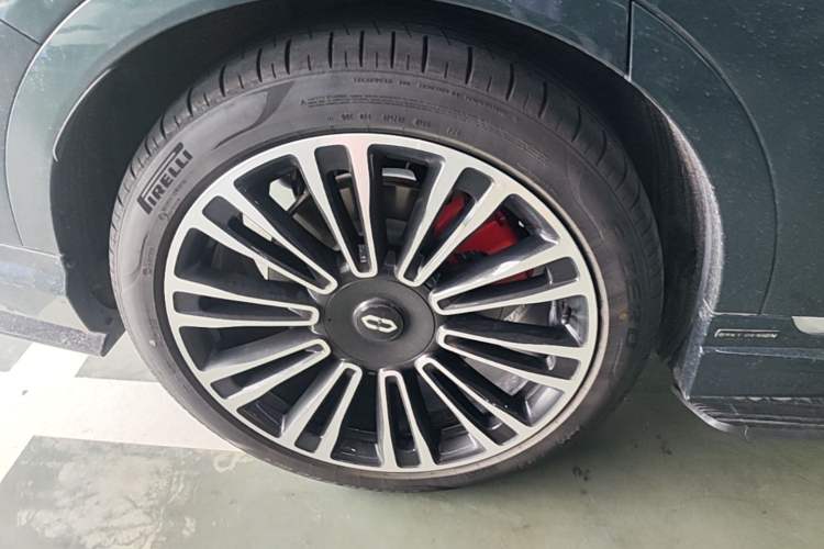 Used Hima AITO M9 2024 Range-Extended Ultra Version 52 kWh 6-Seater Model Right Rear Wheel Hub