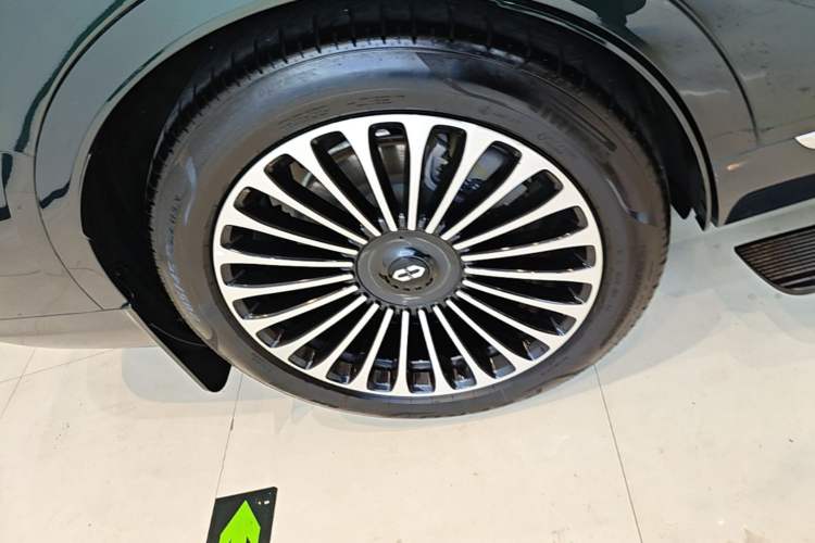 Used Hima AITO M9 2024 Range-Extended Ultra Version 52 kWh 5-Seater Model Right Rear Wheel Hub