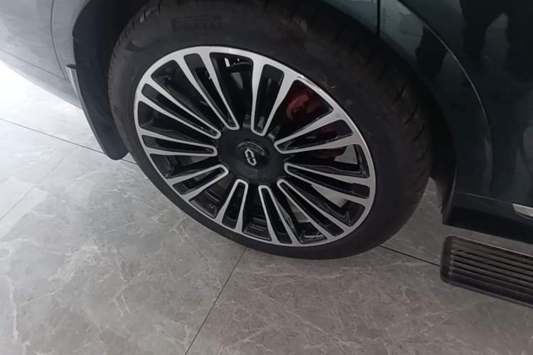 Used Hima AITO M9 2024 Range-Extended Ultra Version 42 kWh 6-Seater Model Right Rear Wheel Hub