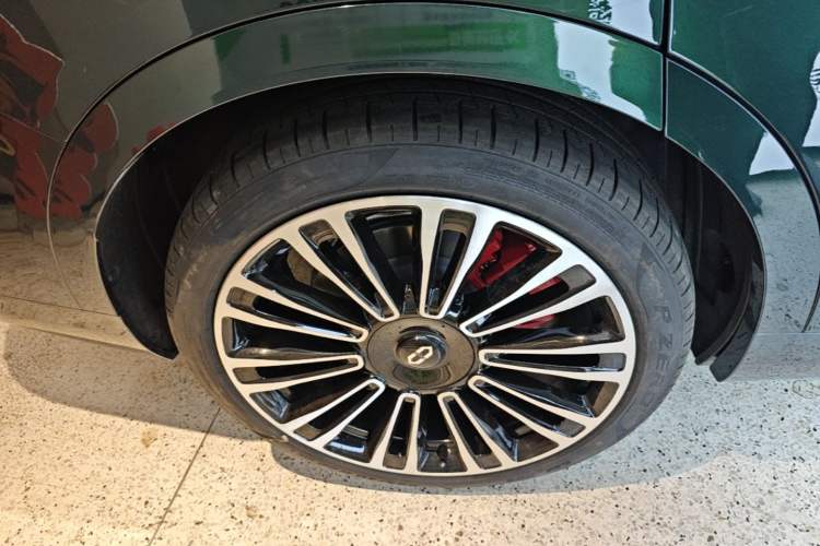 Used Hima AITO M9 2024 Range-Extended Ultra Version 42 kWh 6-Seater Model Right Rear Wheel Hub