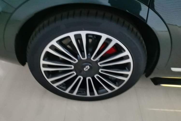Used Hima AITO M9 2024 Range-Extended Max Edition 42 kWh 6-Seater Version Right Rear Wheel Hub