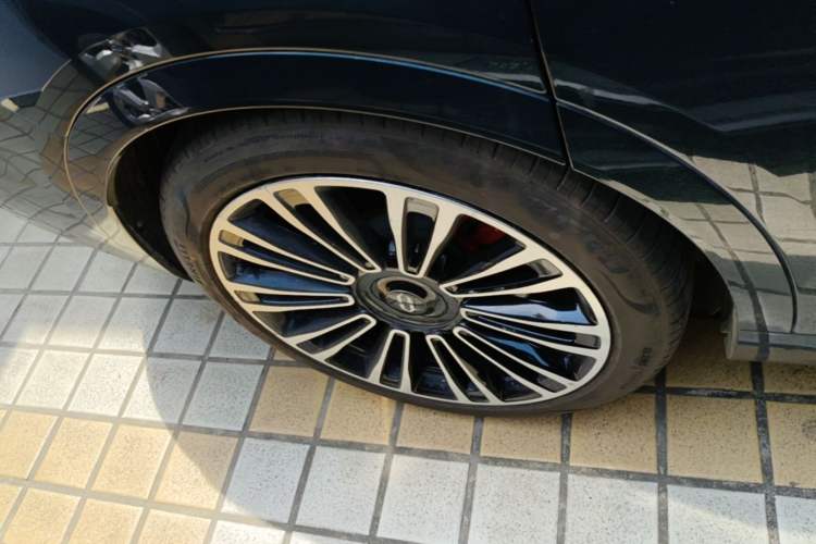 Used Hima AITO M9 2024 Range-Extended Ultra Version 42 kWh 6-Seater Model Right Rear Wheel Hub