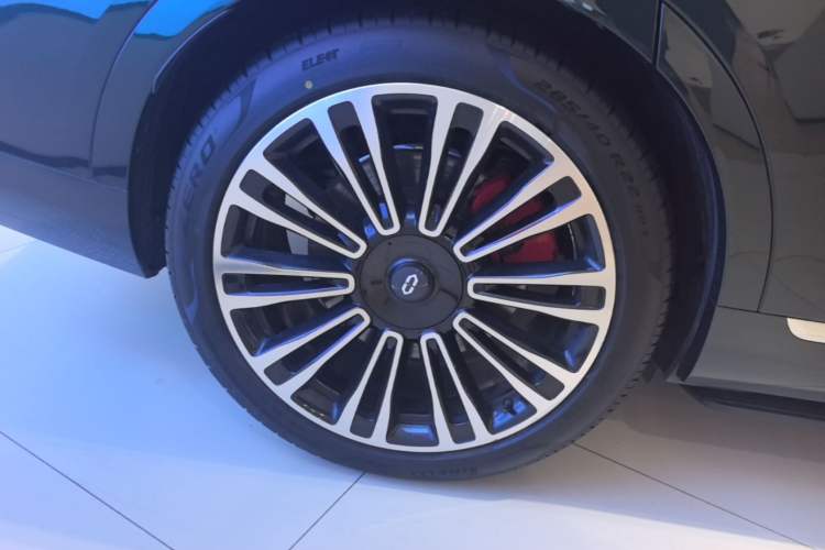 Used Hima AITO M9 2024 Range-Extended Max Edition 42 kWh 6-Seater Version Right Rear Wheel Hub