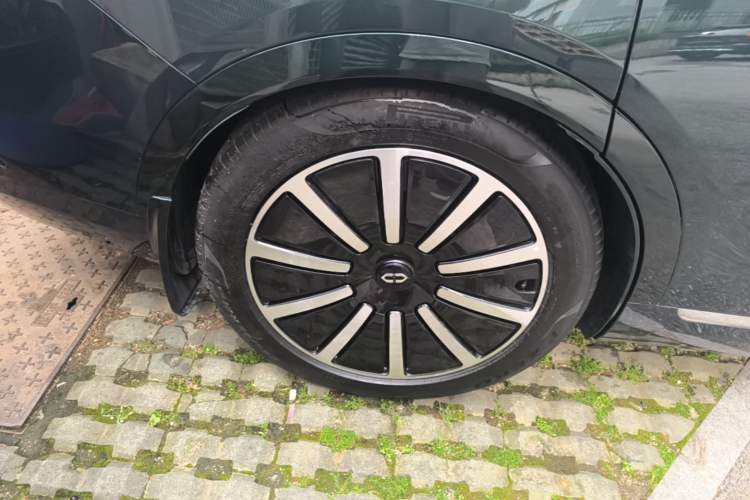 Used Hima AITO M9 2024 Range-Extended Ultra Version 42 kWh 6-Seater Model Right Rear Wheel Hub