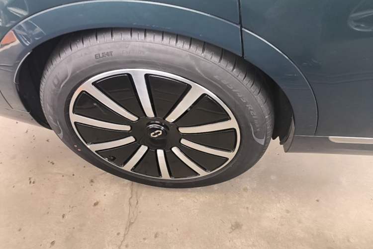 Used Hima AITO M9 2024 Range-Extended Ultra Version 42 kWh 6-Seater Model Right Rear Wheel Hub