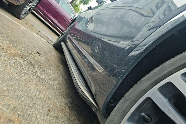 Used Hima AITO M9 2024 All-Electric Ultra Version 100 kWh 6-Seater Model Right Side Sill