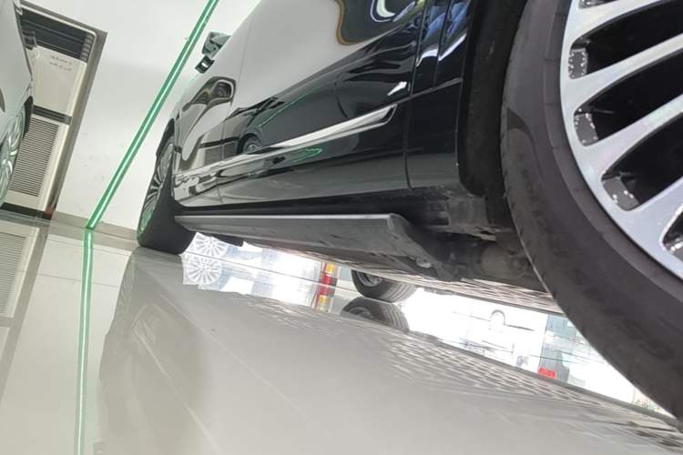 Used Hima AITO M9 2024 Range-Extended Ultra Version 52 kWh 6-Seater Model Right Side Sill
