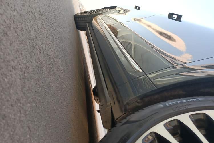 Used Hima AITO M9 2024 Range-Extended Ultra Version 52 kWh 5-Seater Model Right Side Sill