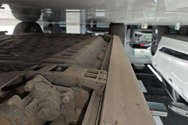 Used Hima AITO M9 2024 Range-Extended Max Edition 42 kWh 6-Seater Version Right Side Sill