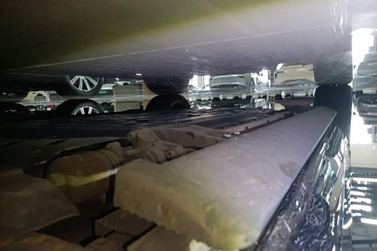 Used Hima AITO M9 2024 Range-Extended Ultra Version 52 kWh 5-Seater Model Right Side Sill