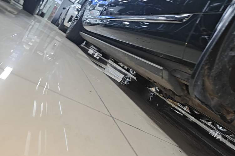 Used Hima AITO M9 2024 Range-Extended Ultra Version 42 kWh 6-Seater Model Right Side Sill