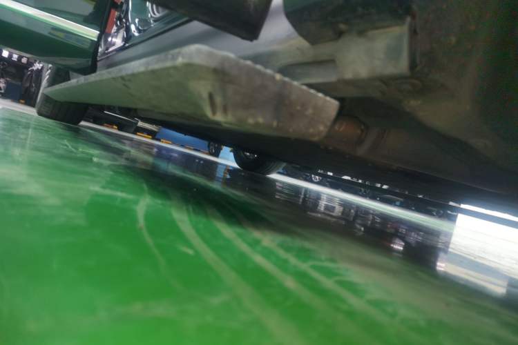 Used Hima AITO M9 2024 Range-Extended Ultra Version 52 kWh 5-Seater Model Right Side Sill