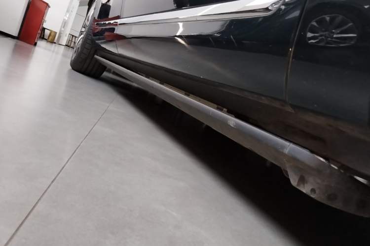 Used Hima AITO M9 2024 Range-Extended Max Edition 42 kWh 5-Seater Version Right Side Sill