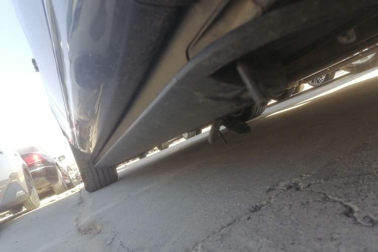 Used Hima AITO M9 2024 Range-Extended Ultra Version 52 kWh 5-Seater Model Right Side Sill