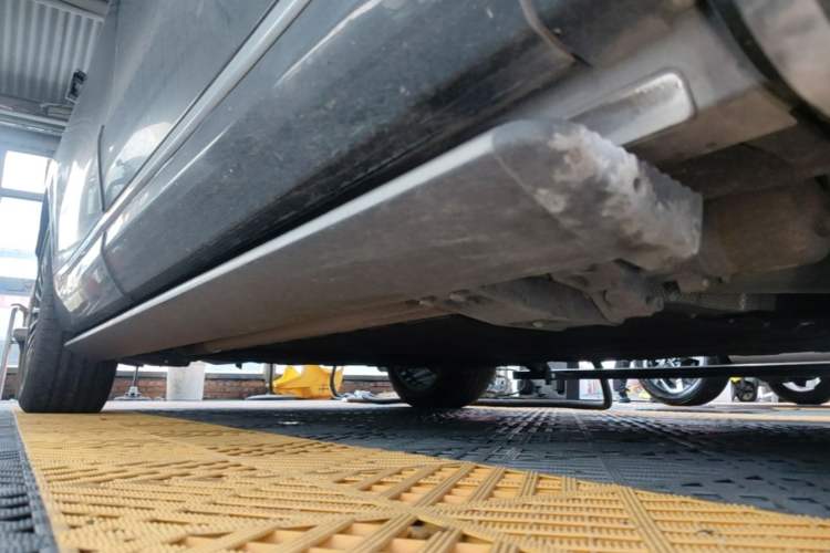 Used Hima AITO M9 2024 Range-Extended Ultra Version 52 kWh 6-Seater Model Right Side Sill