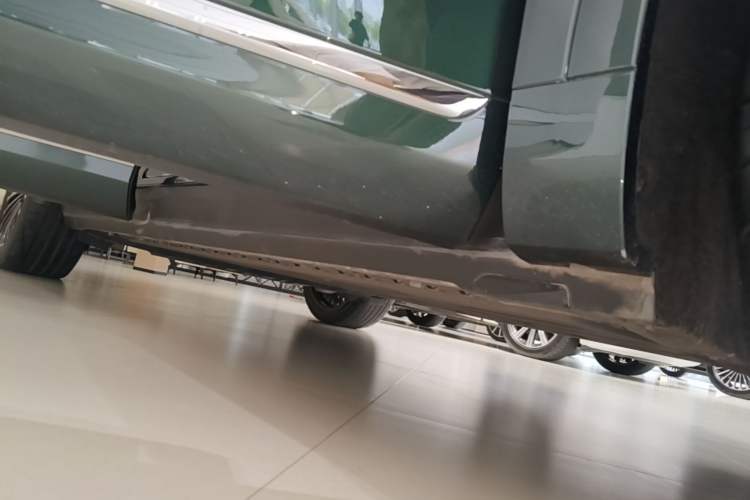Used Hima AITO M9 2024 All-Electric Ultra Version 100 kWh 6-Seater Model Right Side Sill