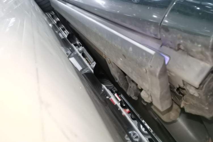 Used Hima AITO M9 2024 Range-Extended Max Edition 42 kWh 6-Seater Version Right Side Sill