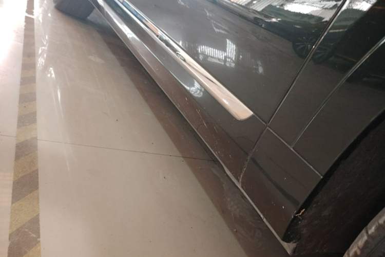 Used Hima AITO M9 2024 Range-Extended Max Edition 42 kWh 6-Seater Version Right Side Sill