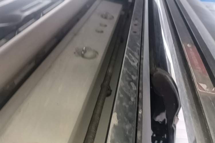Used Hima AITO M9 2024 Range-Extended Ultra Version 42 kWh 6-Seater Model Right Side Sill