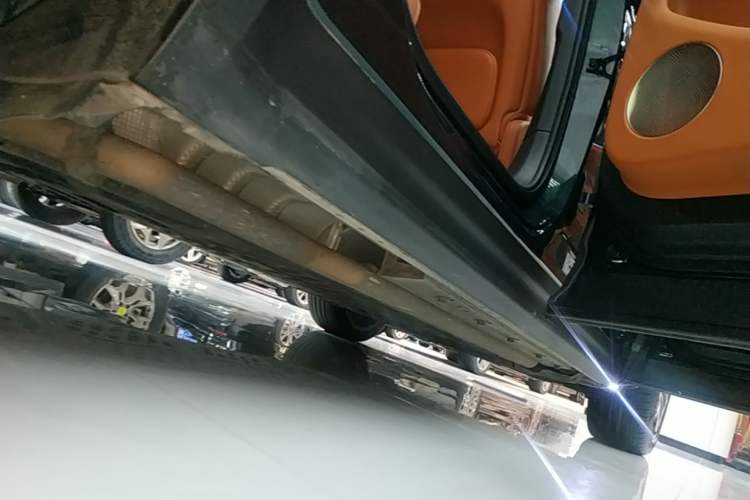 Used Hima AITO M9 2024 Range-Extended Max Edition 42 kWh 6-Seater Version Right Side Sill