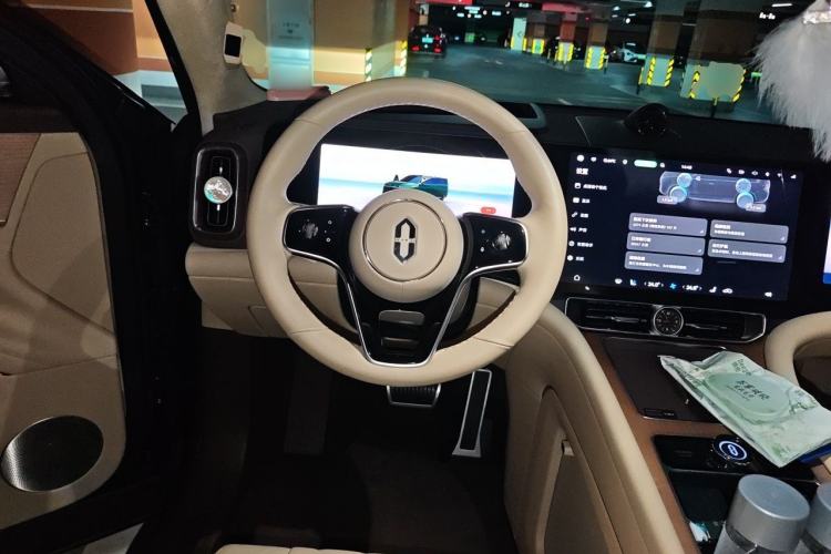 Used Hima AITO M9 2024 Range-Extended Ultra Version 42 kWh 6-Seater Model Steering Wheel