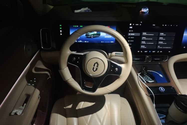 Used Hima AITO M9 2024 Range-Extended Ultra Version 42 kWh 6-Seater Model Steering Wheel