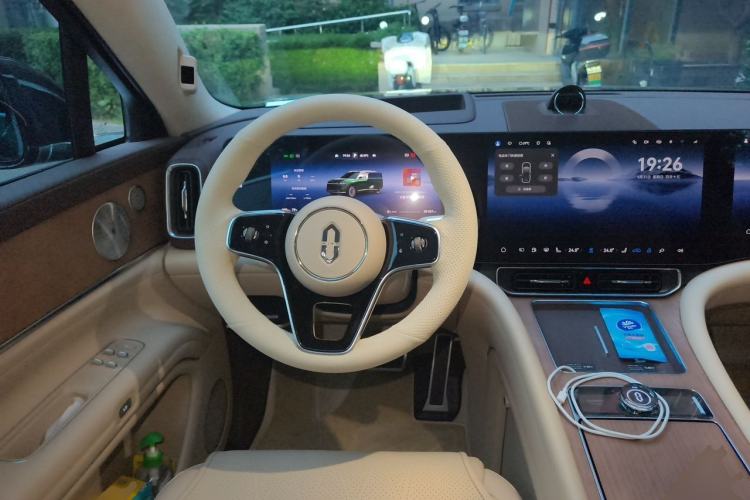 Used Hima AITO M9 2024 Range-Extended Ultra Version 52 kWh 5-Seater Model Steering Wheel