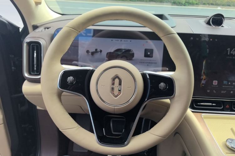 Used Hima AITO M9 2024 Range-Extended Ultra Version 42 kWh 6-Seater Model Steering Wheel